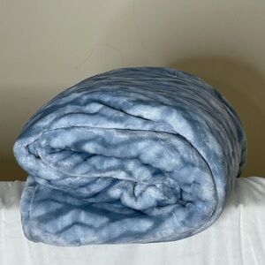 Berkshire Soft Blue Throw Blanket
